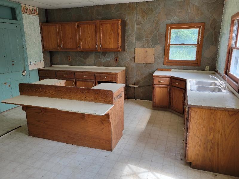 143 1st Ave SE, Wells, MN 56097