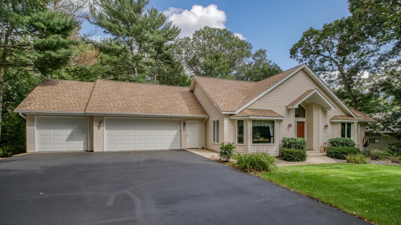 1351 Brentwood Ter, Eau Claire, WI 54703