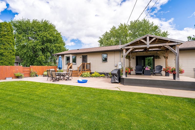 327 102nd Ave W, Duluth, MN 55808