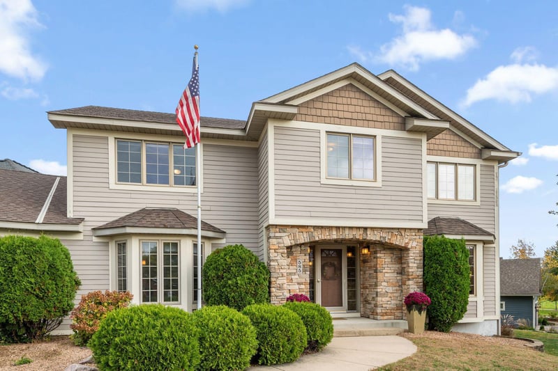 585 High Ridge Cir, Mendota Heights, MN 55118