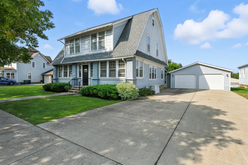 311 Plum St, Lakefield, MN 56150