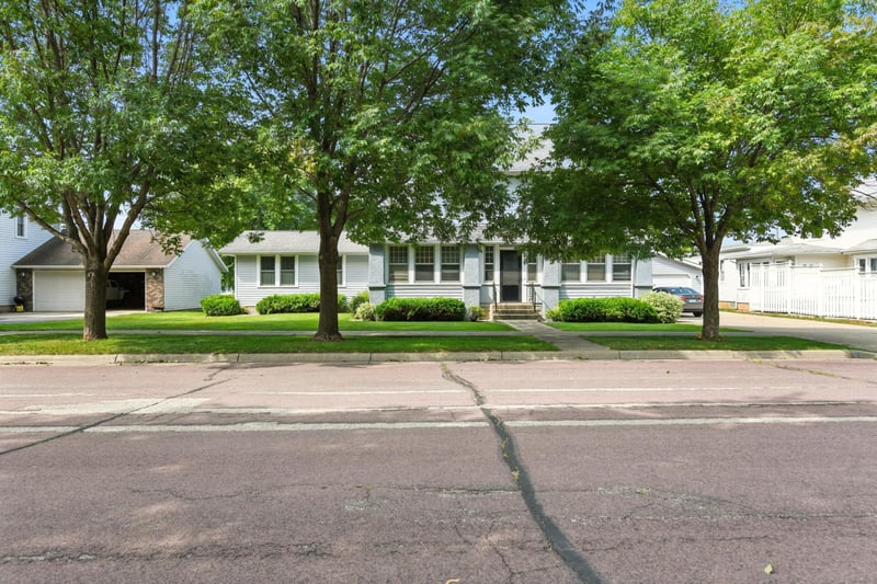 311 Plum St, Lakefield, MN 56150
