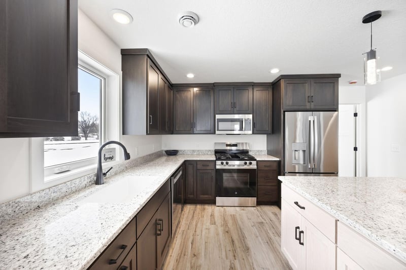 255 Eau Claire Ave SE, Hutchinson, MN 55350