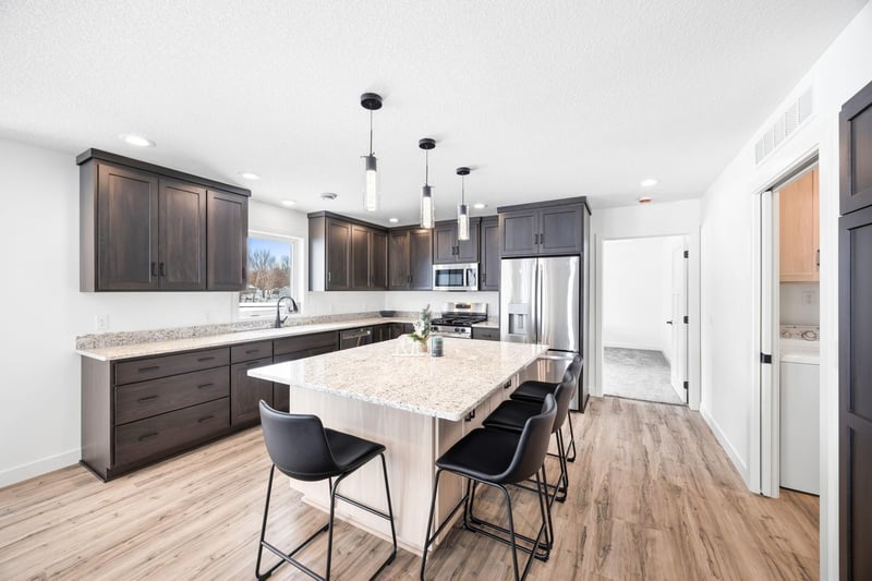 255 Eau Claire Ave SE, Hutchinson, MN 55350