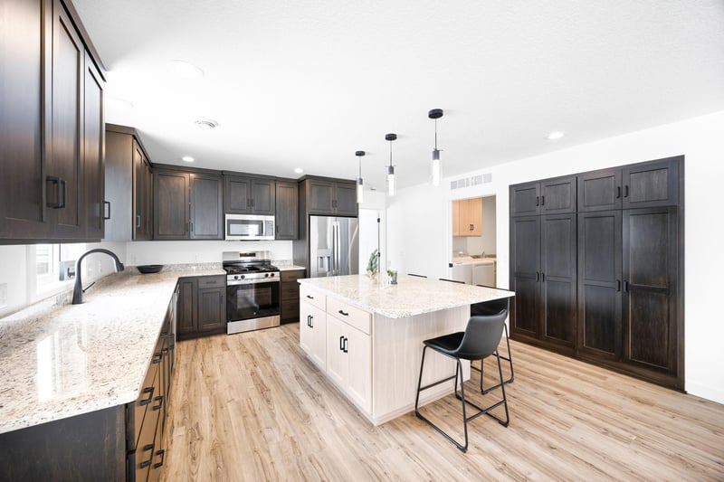 255 Eau Claire Ave SE, Hutchinson, MN 55350