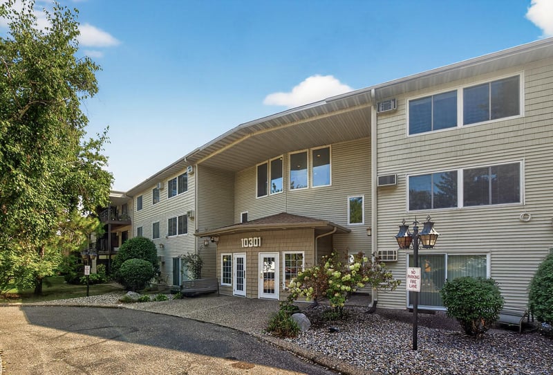 10301 Cedar Lake Rd #113, Minnetonka, MN 55305