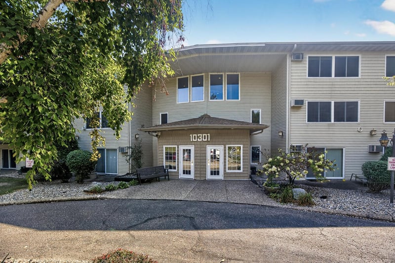 10301 Cedar Lake Rd #113, Minnetonka, MN 55305