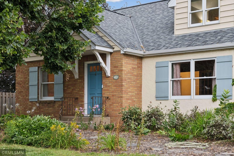 1776 Saint Marys St, Falcon Heights, MN 55113