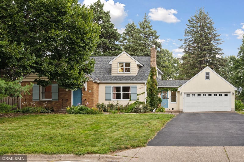 1776 Saint Marys St, Falcon Heights, MN 55113