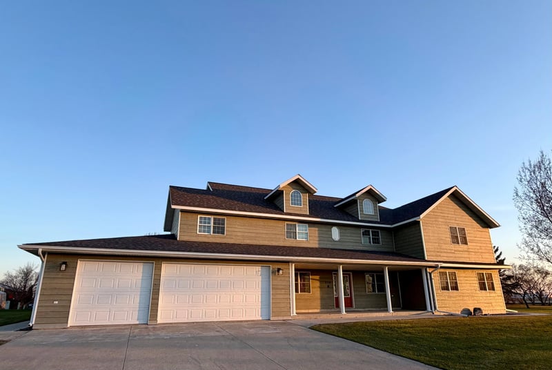 310 7th St SW, Roseau, MN 56751