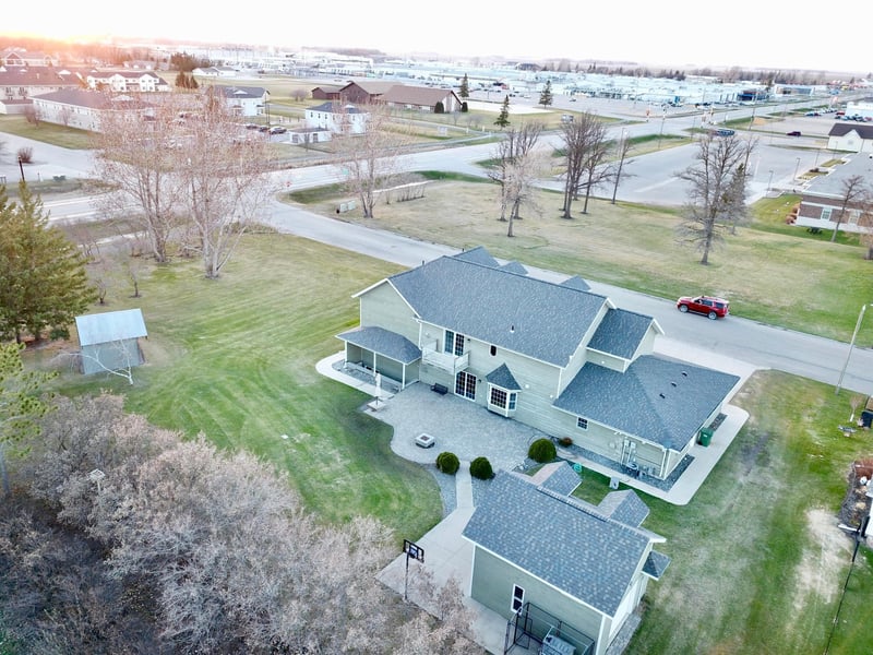 310 7th St SW, Roseau, MN 56751