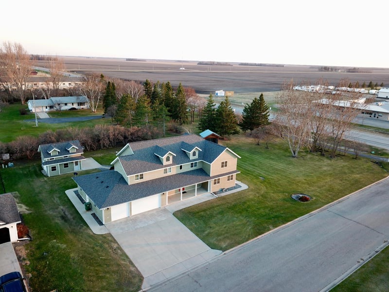 310 7th St SW, Roseau, MN 56751