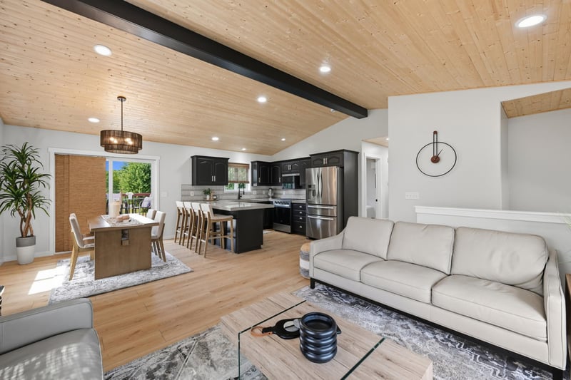 107 Century Ln, Silver Lake, MN 55381