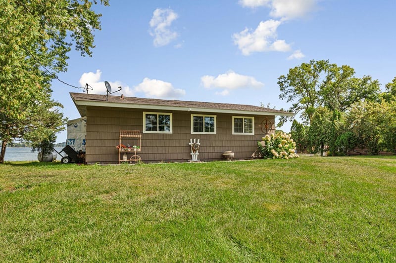 49279 Sportsmans Ln, Waterville, MN 56096