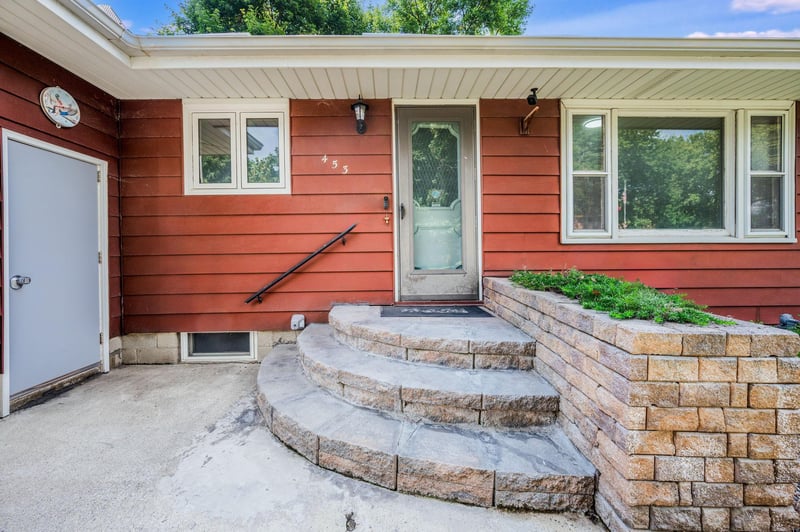 453 17th St, Windom, MN 56101