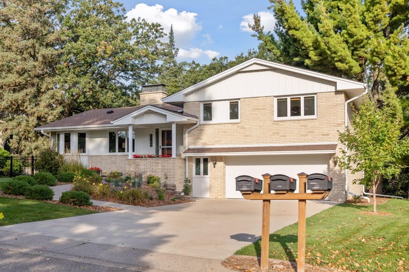 2709 Brookridge Ave, Crystal, MN 55422