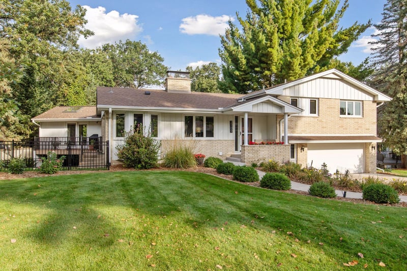 2709 Brookridge Ave, Crystal, MN 55422
