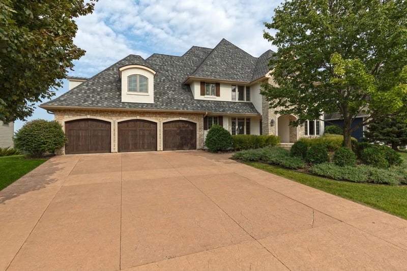 9727 Sky Ln, Eden Prairie, MN 55347
