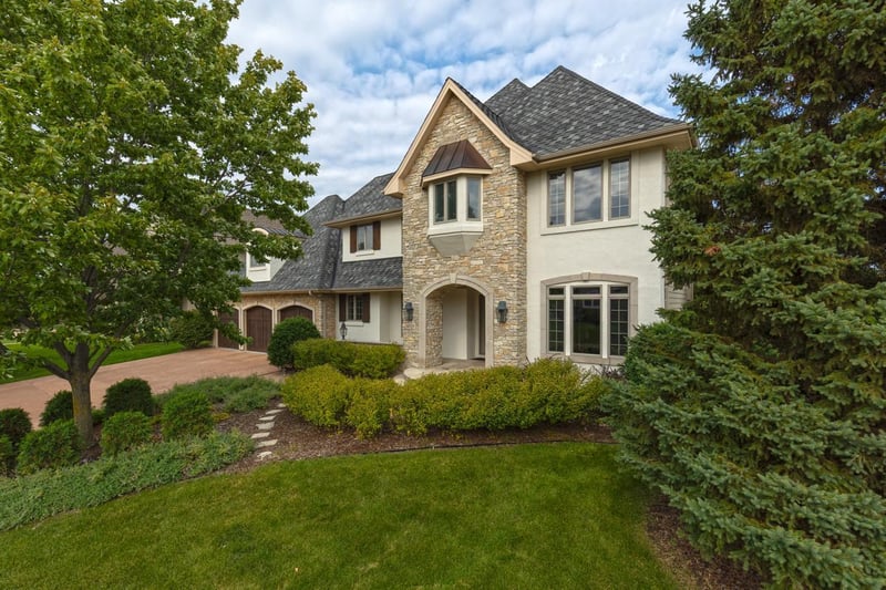 9727 Sky Ln, Eden Prairie, MN 55347