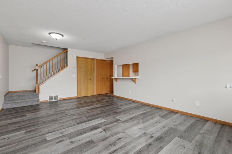 2017 Southcross Dr W #703, Burnsville, MN 55306