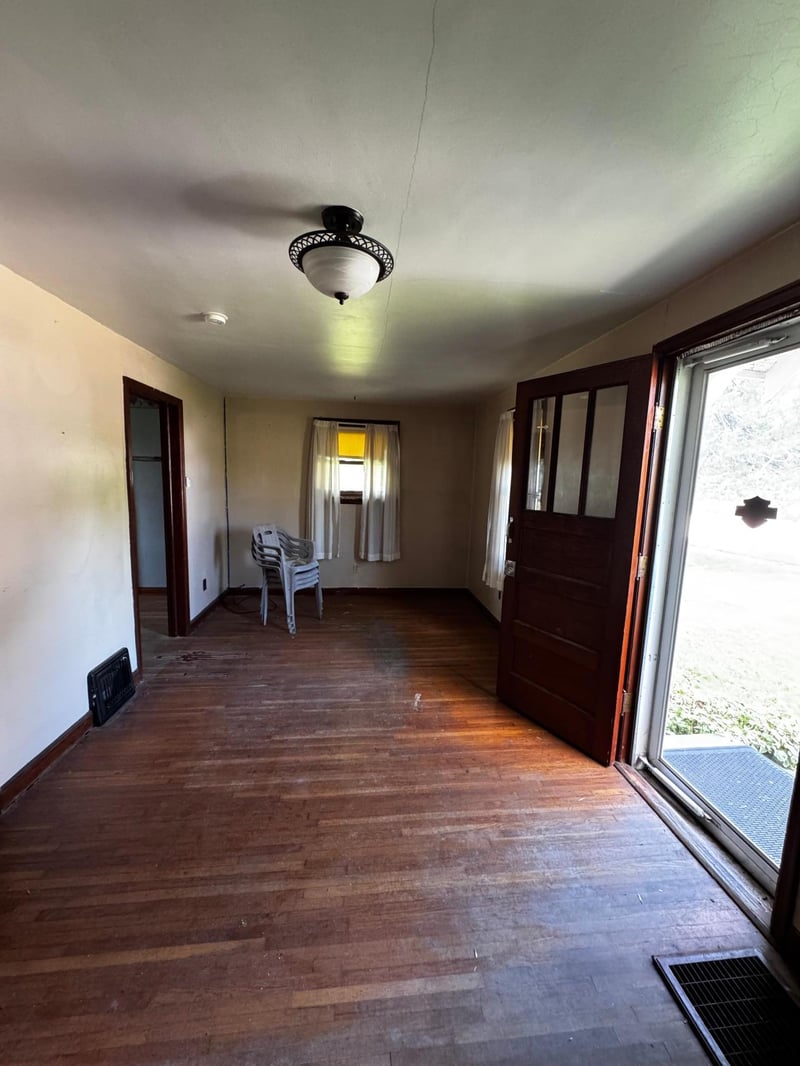 529 E 1st St N, Truman, MN 56088