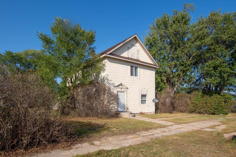 423 1st St NW, Cass Lake, MN 56633