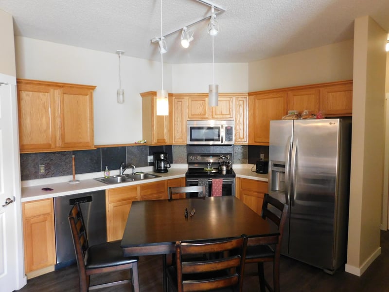 484 Hickory Ln N, Oakdale, MN 55128