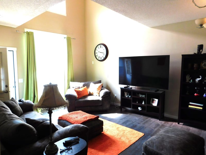 484 Hickory Ln N, Oakdale, MN 55128