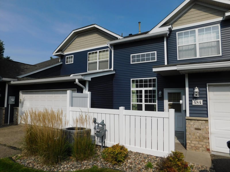 484 Hickory Ln N, Oakdale, MN 55128