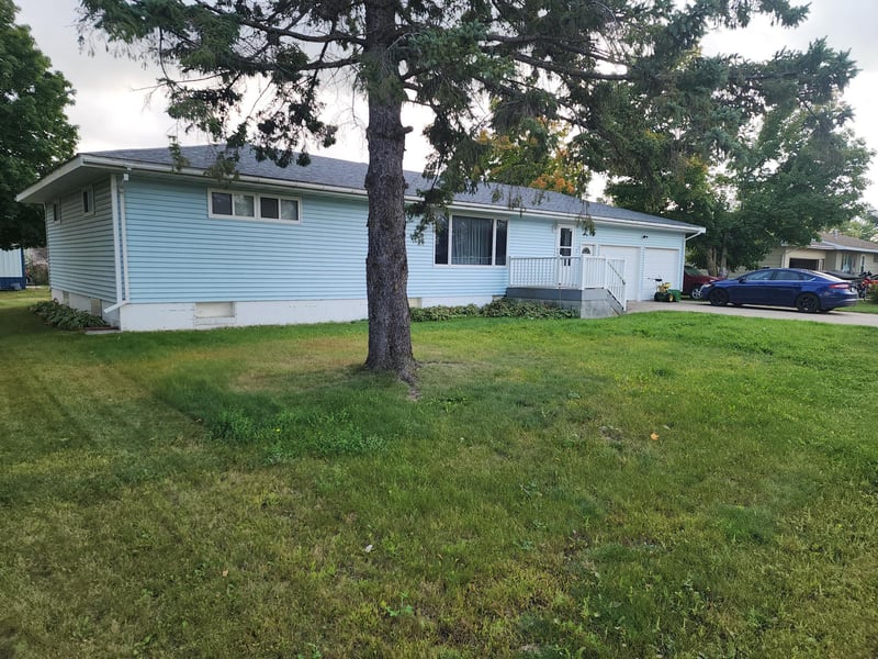 309 Leslie Ave E, Clarissa, MN 56440
