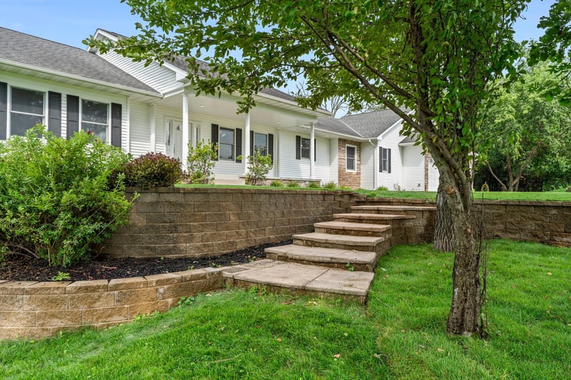 20430 Cottonwood St NW, Oak Grove, MN 55011