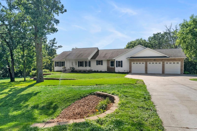 20430 Cottonwood St NW, Oak Grove, MN 55011