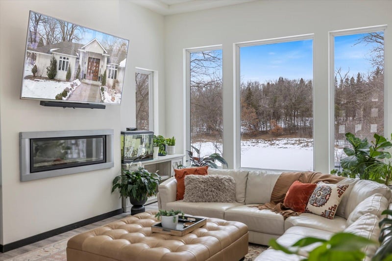 925 Cliff Rd, Eagan, MN 55123