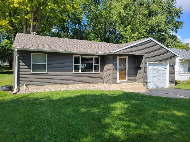 780 1st Ave SW, Wells, MN 56097