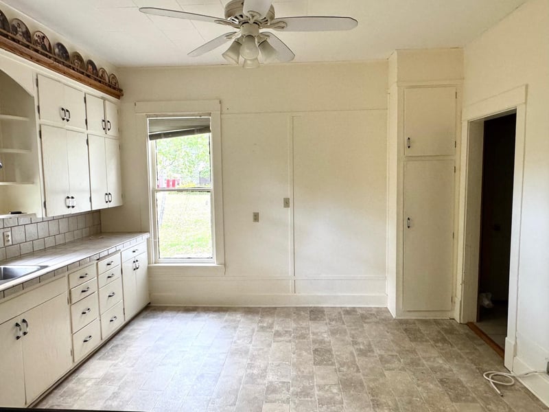 715 Lake St NE, Warroad, MN 56763