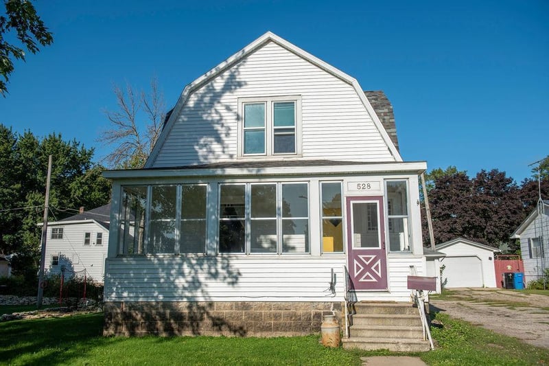 528 N Broadway St, Spring Valley, MN 55975