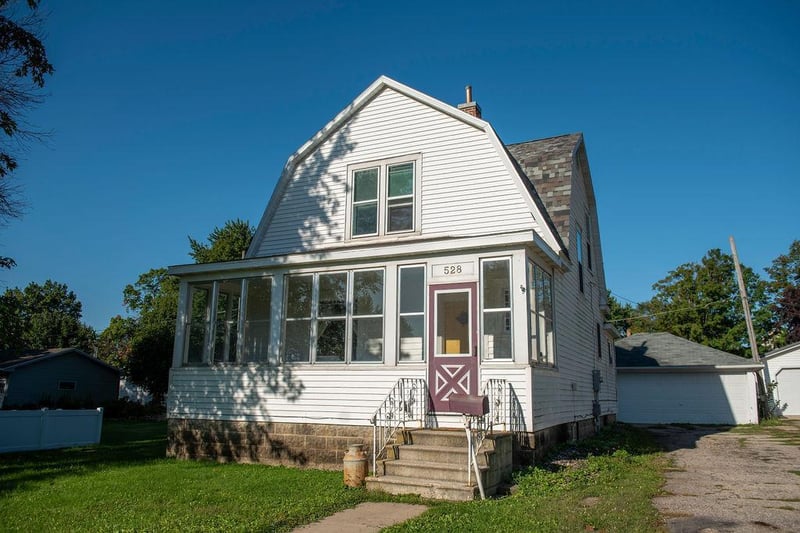 528 N Broadway St, Spring Valley, MN 55975