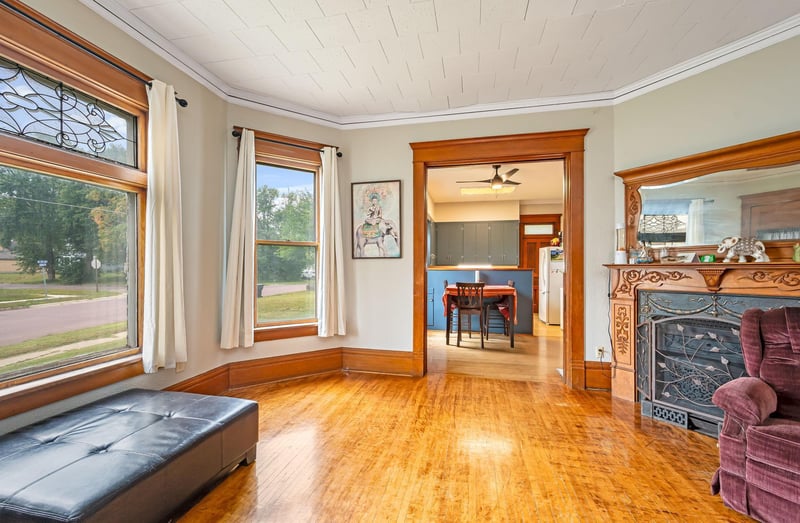 609 E 4th St, Fairmont, MN 56031