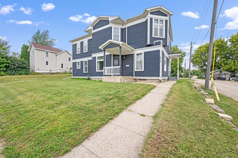 609 E 4th St, Fairmont, MN 56031