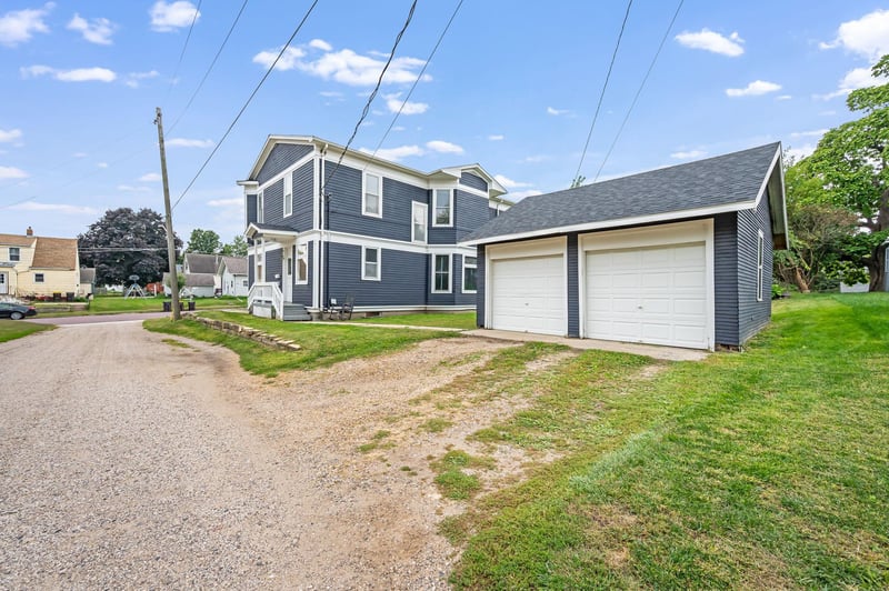 609 E 4th St, Fairmont, MN 56031