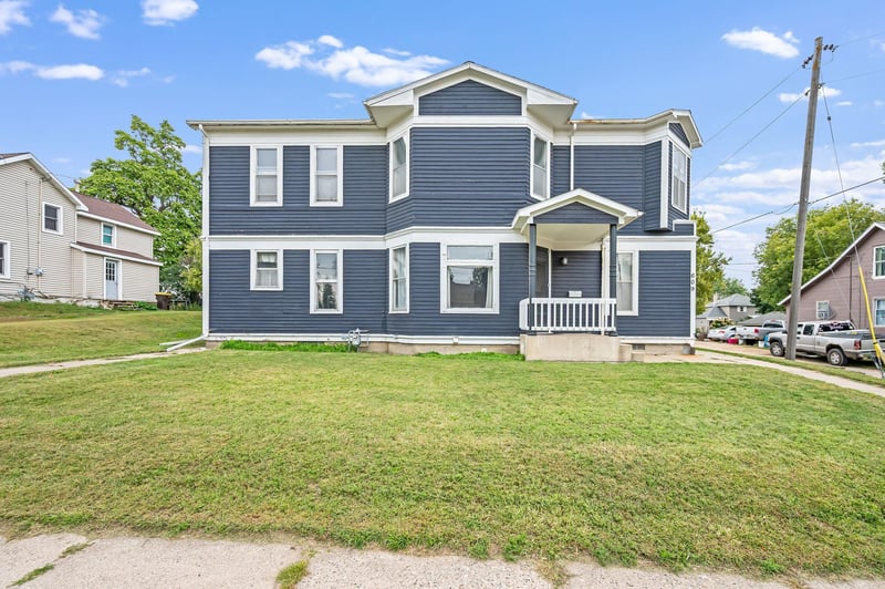 609 E 4th St, Fairmont, MN 56031