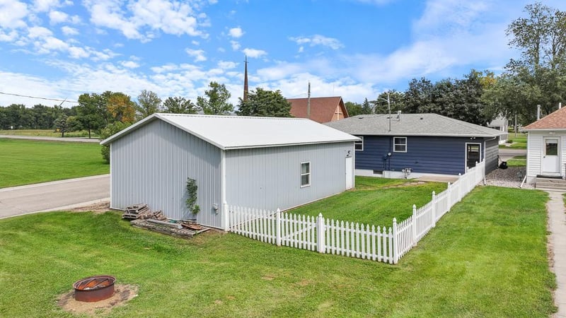 210 N Division St, Hendricks, MN 56136