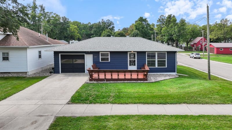 210 N Division St, Hendricks, MN 56136
