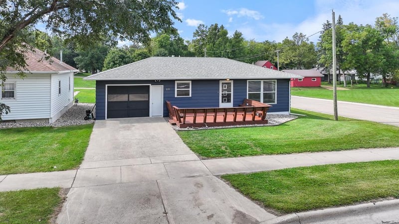 210 N Division St, Hendricks, MN 56136