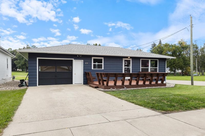 210 N Division St, Hendricks, MN 56136