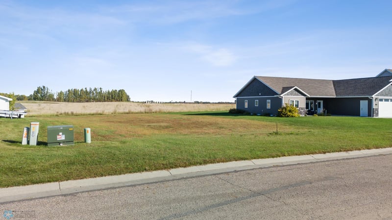 2326 Nature Ln, Hawley, MN 56549