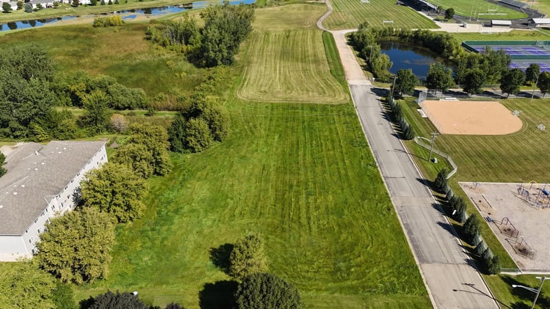 1801 Pryor Ave N, Glencoe, MN 55336