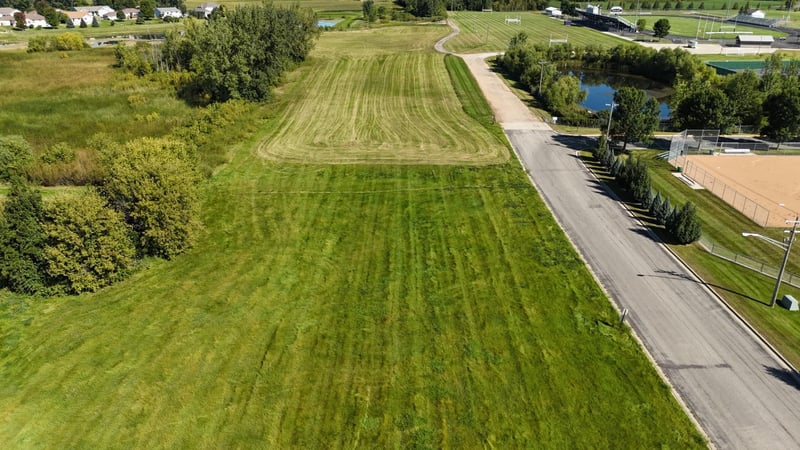 1801 Pryor Ave N, Glencoe, MN 55336