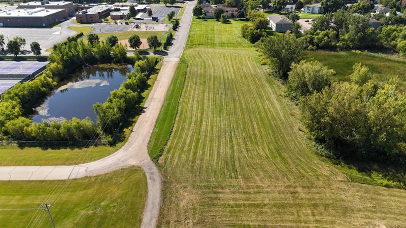 1801 Pryor Ave N, Glencoe, MN 55336
