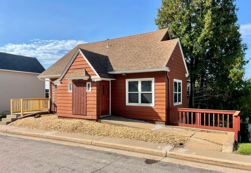 1004 S 2nd St, Alma, WI 54610